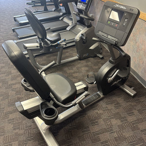 LIFE FITNESS CLUB SERIES+ RECUMBENT BIKE w/ X-CONSOLE — [Display Model]